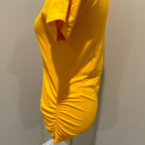 Athleta SPEEDLIGHT SEAMLESS TEE M sunset yellow - Picture 5 of 7